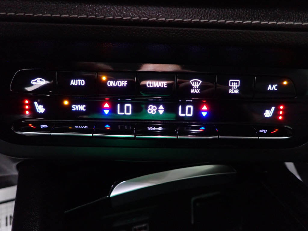 Used 2021 Buick Envision Essence w/ Technology Package I AWD/4WD image 7