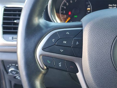 Used 2021 Jeep Grand Cherokee Laredo X image 12