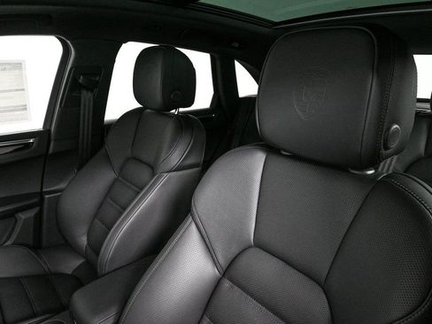 Certified 2026 Porsche Macan image 5