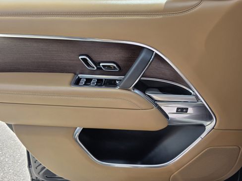 Certified 2023 Land Rover Range Rover SE image 23