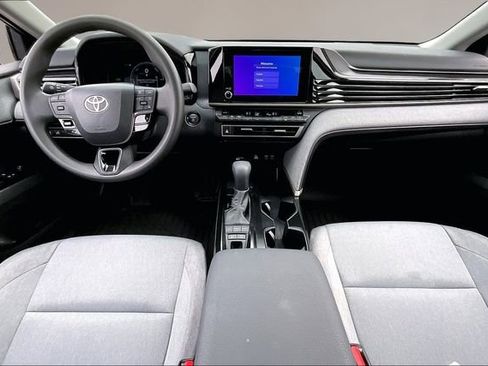 Used 2025 Toyota Camry LE image 7