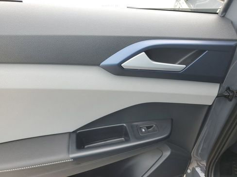 Certified 2024 Volkswagen Taos SE w/ Panoramic Sunroof Package FWD image 18