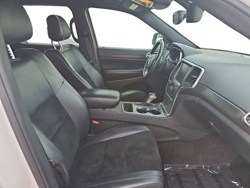 Used 2017 Jeep Grand Cherokee Altitude image 9