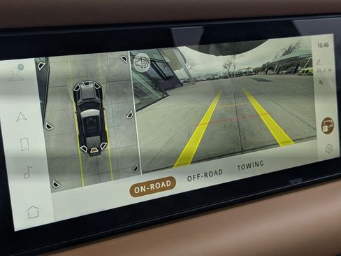 Used 2024 Land Rover Defender 110 X-Dynamic SE image 19