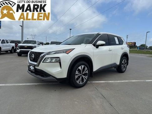 Used 2021 Nissan Rogue SV FWD image 2