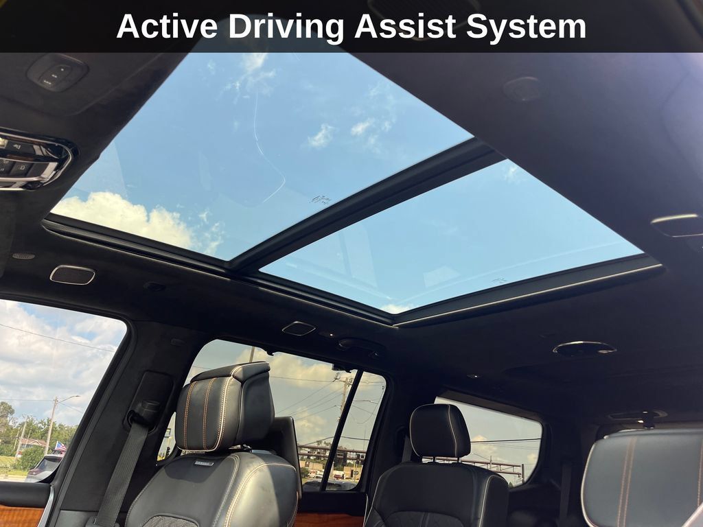 Used 2022 Jeep Grand Wagoneer Series III w/ Rear Seat Video Group 1 AWD/4WD image 30