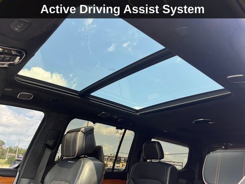 Used 2022 Jeep Grand Wagoneer Series III w/ Rear Seat Video Group 1 AWD/4WD image 30