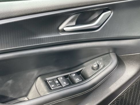 Used 2024 Jeep Grand Cherokee Laredo w/ Luxury Tech Group I AWD/4WD image 29
