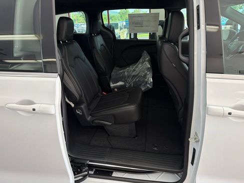New 2027 Chrysler Pacifica LX FWD image 28