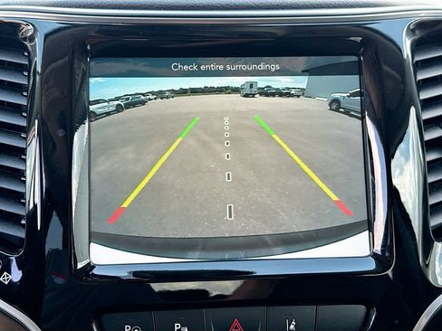 Used 2021 Jeep Cherokee Limited w/ Mopar Interior Package AWD/4WD image 13