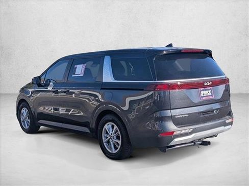 Used 2024 Kia Carnival LX image 7