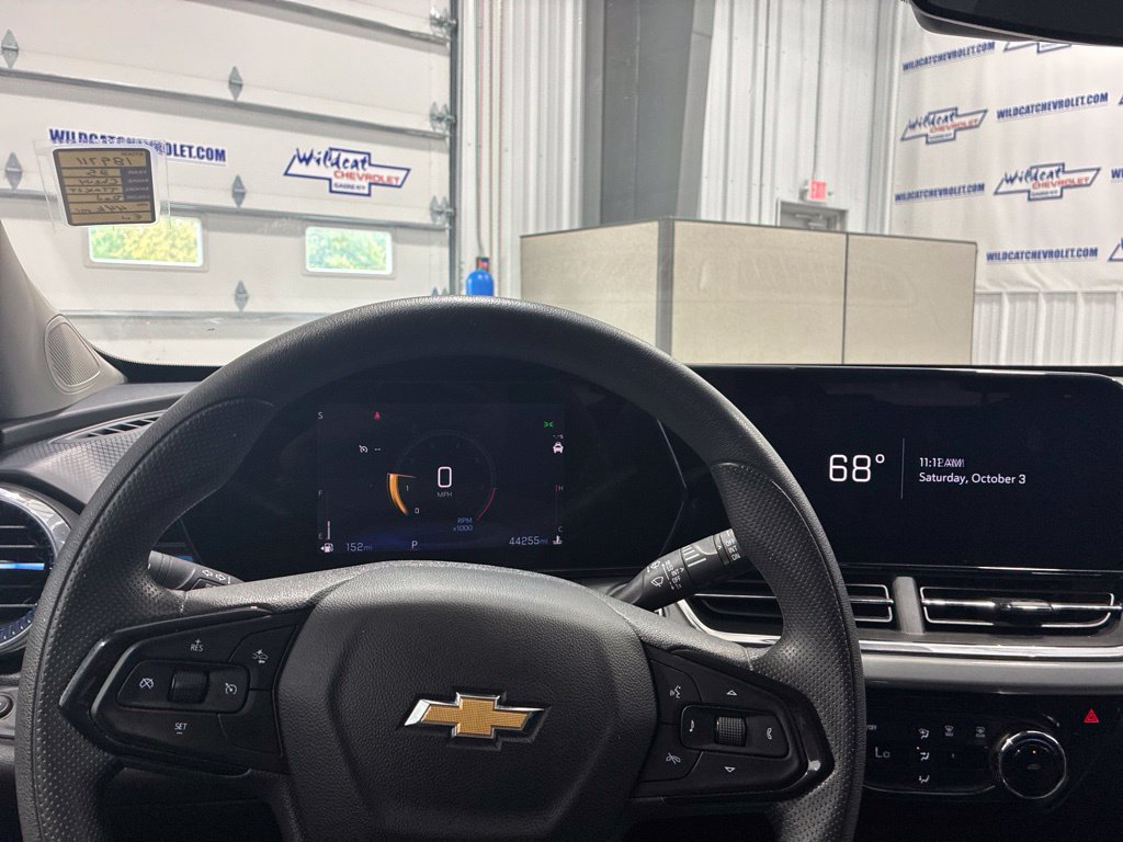 Used 2025 Chevrolet Trax LT FWD image 18