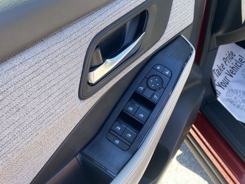 Used 2023 Nissan Rogue SV image 13