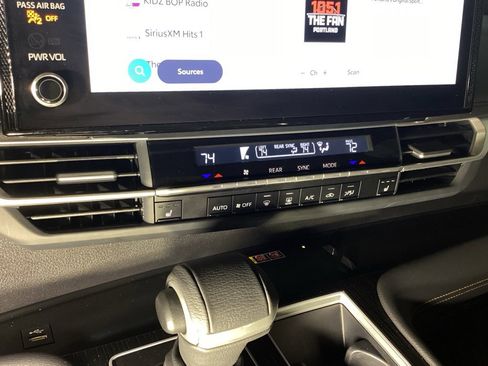 Used 2025 Toyota Sienna XLE Woodland Edition image 16