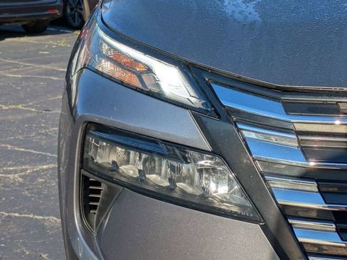Used 2024 Nissan Rogue SV AWD/4WD image 10