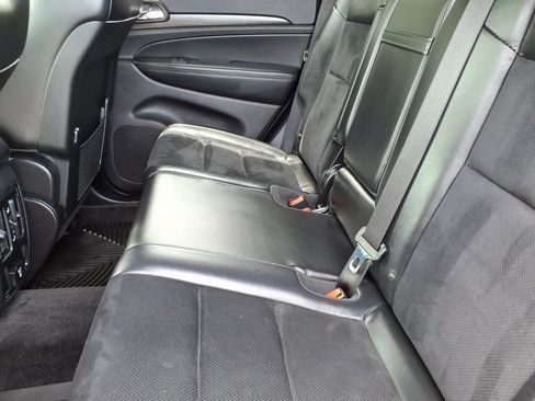 Used 2018 Jeep Grand Cherokee Altitude AWD/4WD image 16