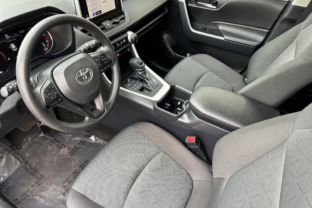 Used 2025 Toyota RAV4 XLE AWD/4WD image 12