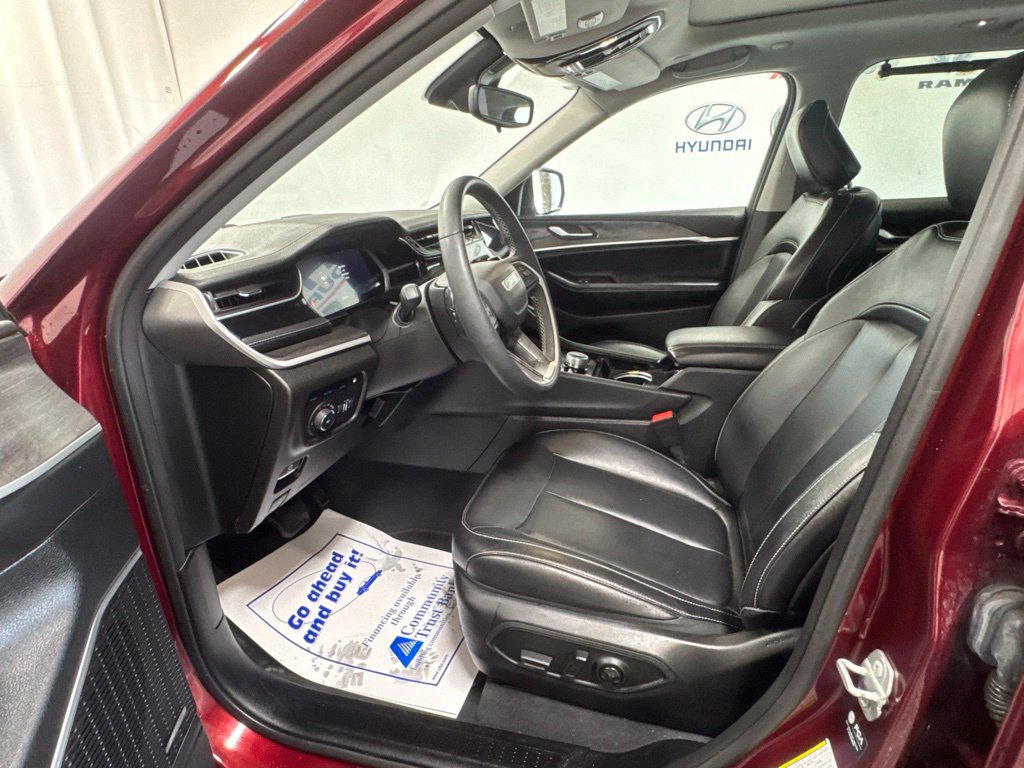 Used 2023 Jeep Grand Cherokee 4WD 4xe image 18