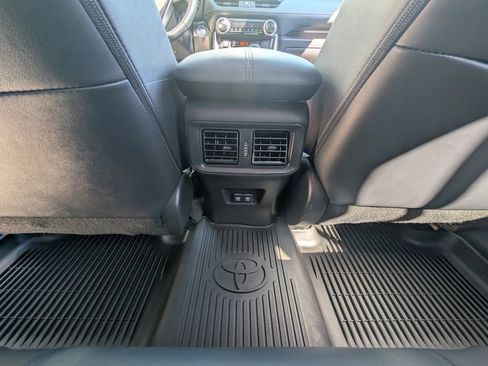 Used 2019 Toyota RAV4 Limited image 36