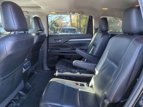 Used 2019 Toyota Highlander FWD V6 image 20