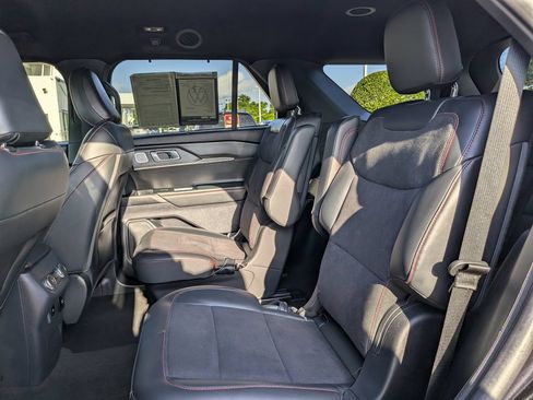 Used 2025 Ford Explorer ST RWD image 18