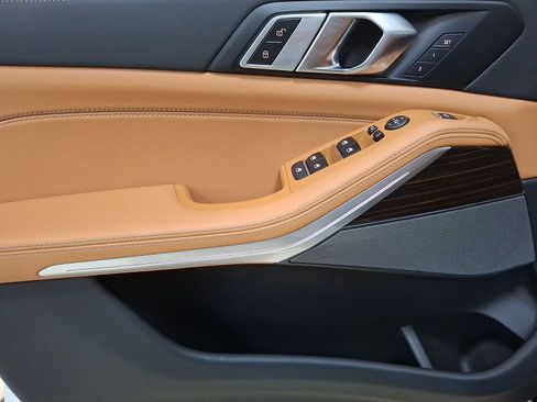 Used 2026 BMW X5 xDrive40i w/ Premium Package image 9