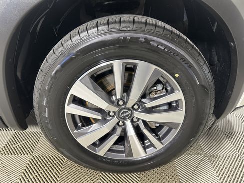 Used 2023 Nissan Pathfinder SL AWD/4WD image 27