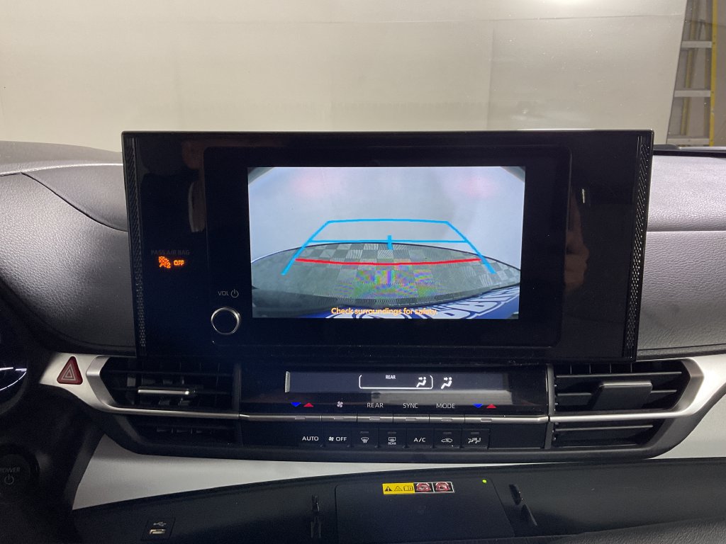 Used 2025 Toyota Sienna LE FWD image 27