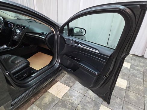 Used 2019 Ford Fusion Titanium FWD image 10