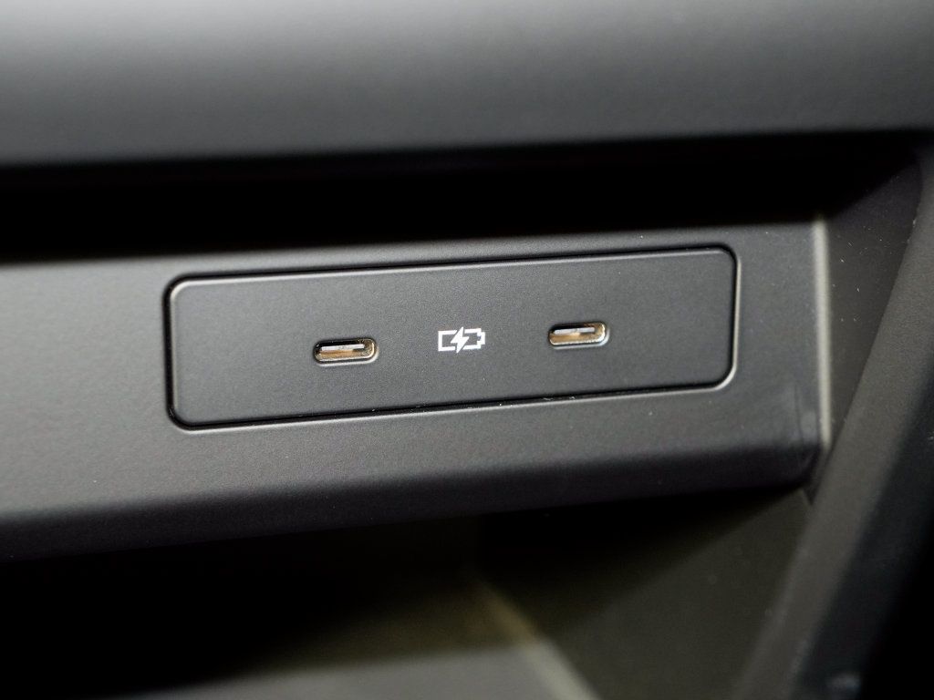 Certified 2024 Porsche Cayenne AWD/4WD image 42
