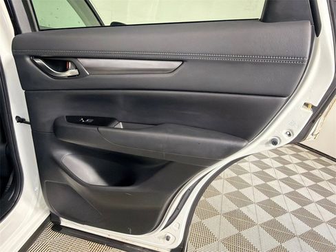 Used 2019 MAZDA CX-5 Touring image 17