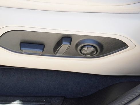 Used 2023 Jeep Grand Cherokee Limited w/ Luxury Tech Group II RWD image 20