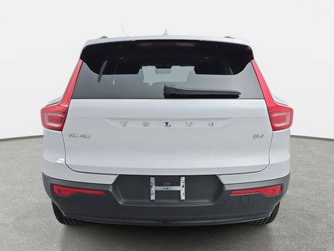 Used 2023 Volvo XC40 B4 Ultimate w/ Protection Package Premier image 4