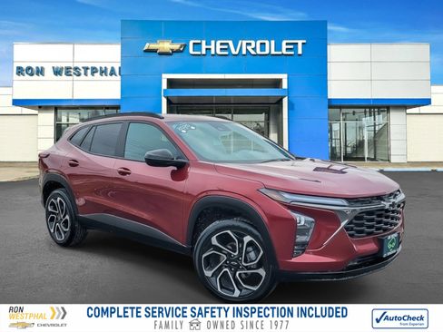 Certified 2025 Chevrolet Trax RS w/ Driver Confidence Package image 1