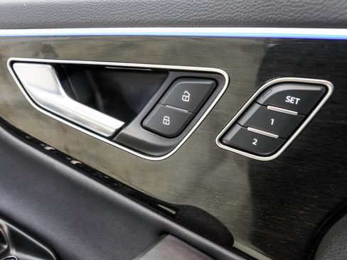 Used 2025 Audi Q7 3.0T Premium Plus AWD/4WD image 41