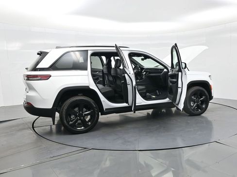 New 2025 Jeep Grand Cherokee Limited w/ Luxury Tech Group II image 38