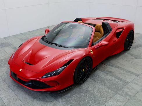Used 2021 Ferrari F8 Tributo image 2