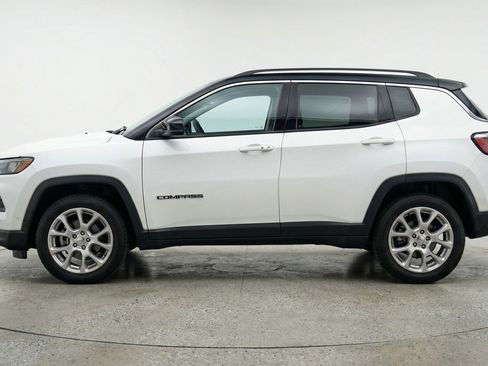 Used 2025 Jeep Compass Limited AWD/4WD image 5