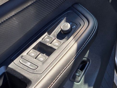 Used 2025 Volkswagen Atlas Cross Sport SE image 21