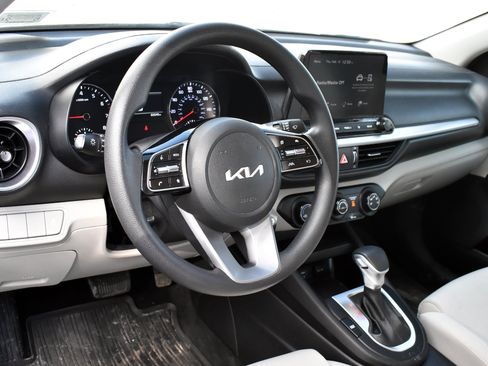 Used 2022 Kia Forte LXS FWD image 18