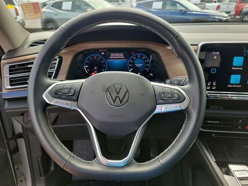 Used 2025 Volkswagen Atlas SE AWD/4WD image 19