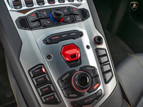 Used 2014 Lamborghini Aventador LP 700-4 image 34