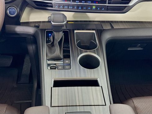 Used 2023 Toyota Sienna Platinum image 40