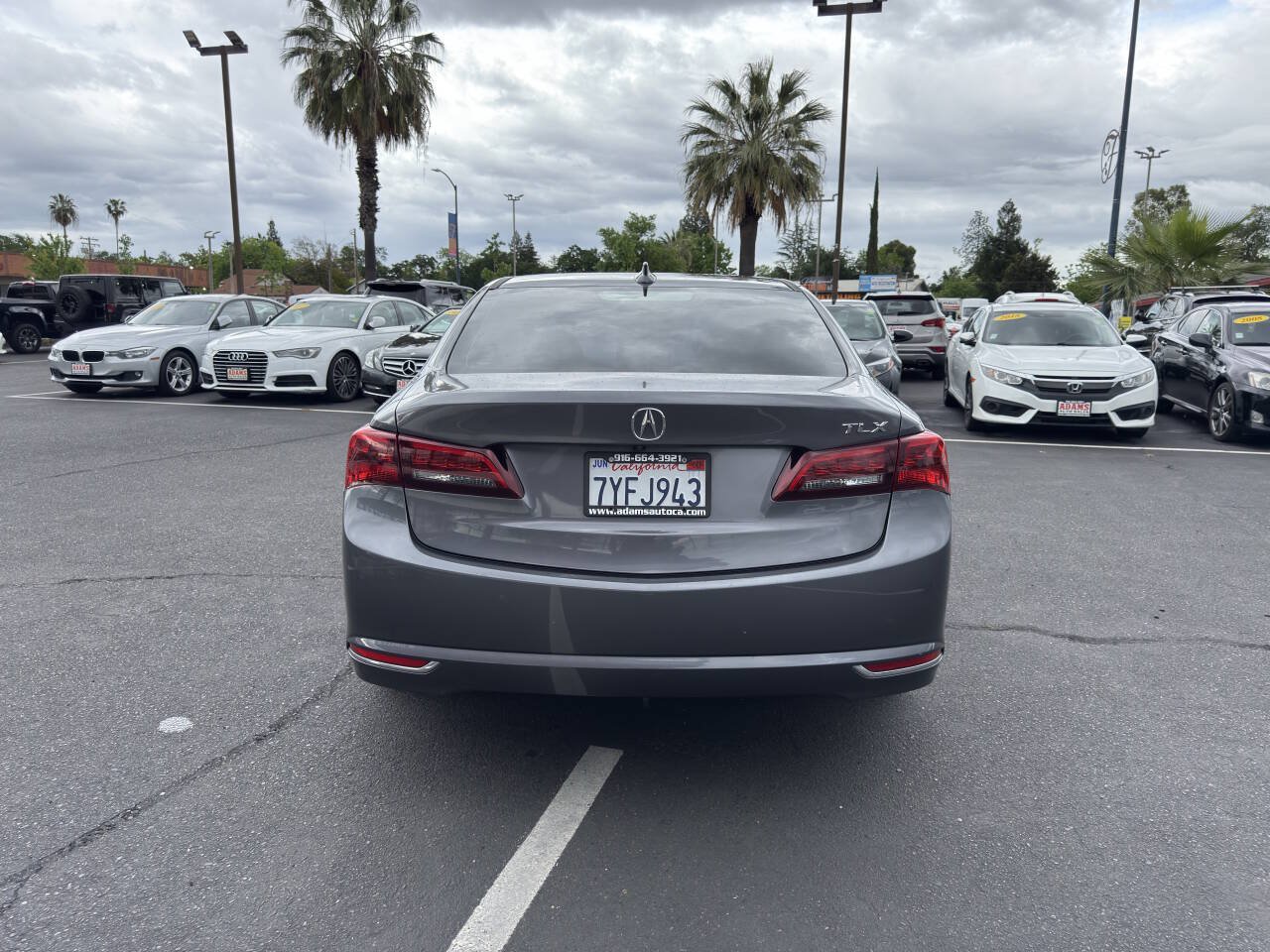 Used 2017 Acura TLX w/ Technology Package FWD image 4