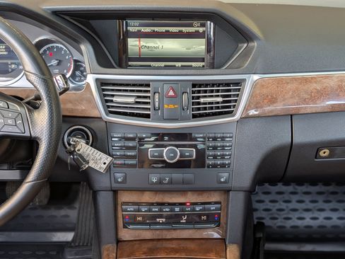 Used 2013 Mercedes-Benz E 350 Sedan image 27
