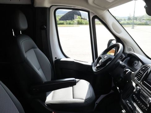 Used 2026 RAM ProMaster 2500 w/ Convenience Group FWD image 11