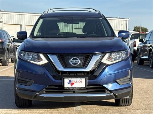 Used 2017 Nissan Rogue SV image 3