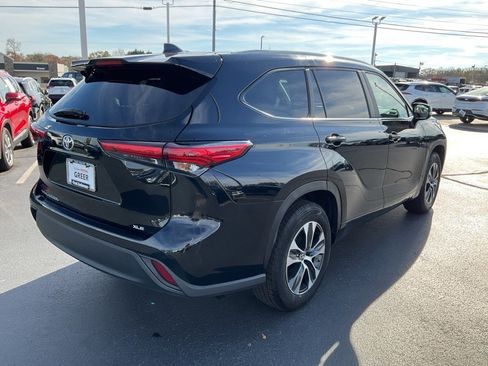 Used 2023 Toyota Highlander XLE image 20
