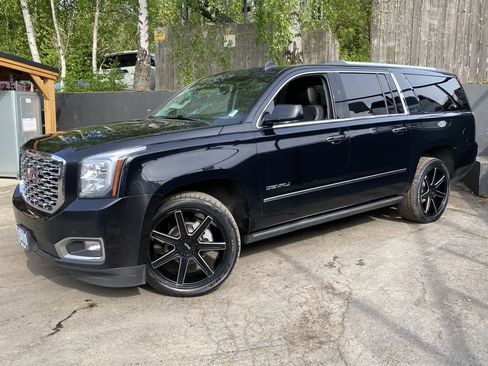 Used 2019 GMC Yukon XL Denali w/ Denali Ultimate Package AWD/4WD image 1