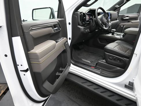 Used 2024 Chevrolet Silverado 1500 ZR2 w/ Technology Package AWD/4WD image 15